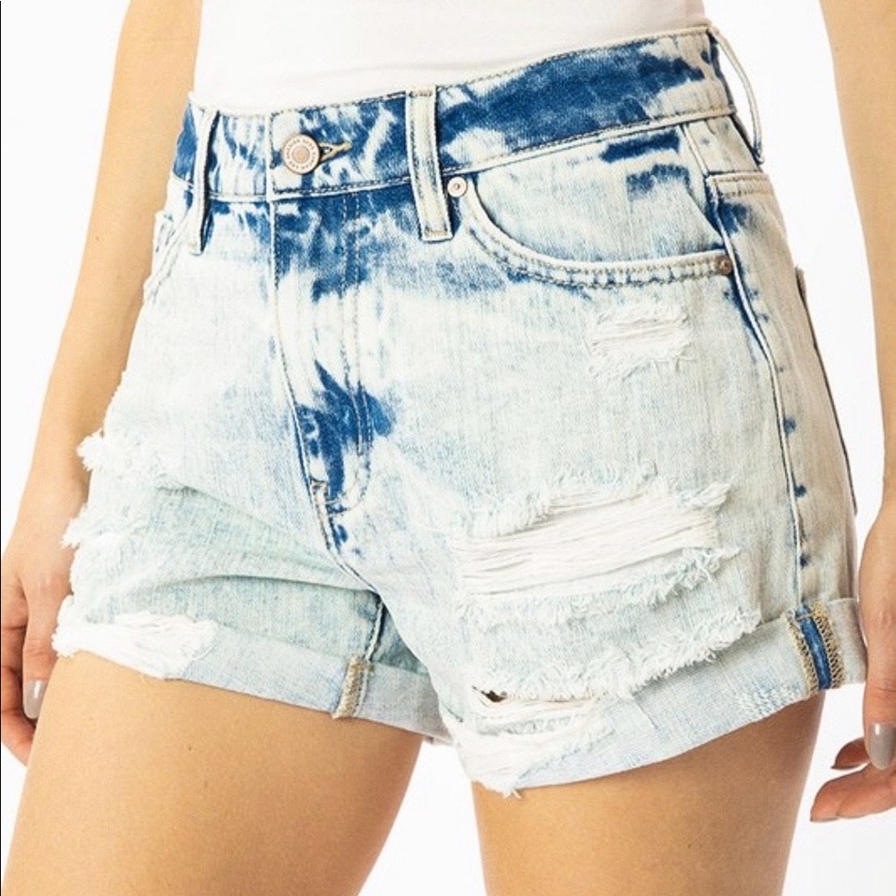 Light Wash Distressed Shorts (Kan Can USA)